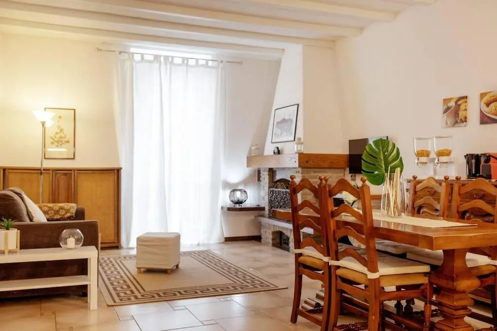 Apartment La Finestra Sul Lago, Appartamento In Pieno Centro Laveno