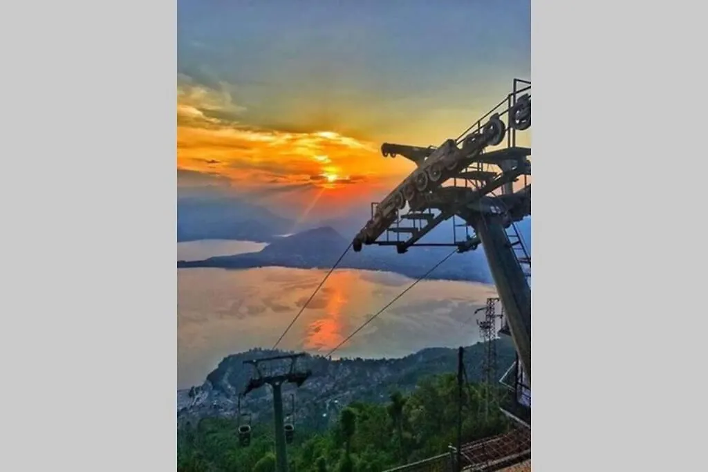 Apartment La Finestra Sul Lago, Appartamento In Pieno Centro Laveno Italy