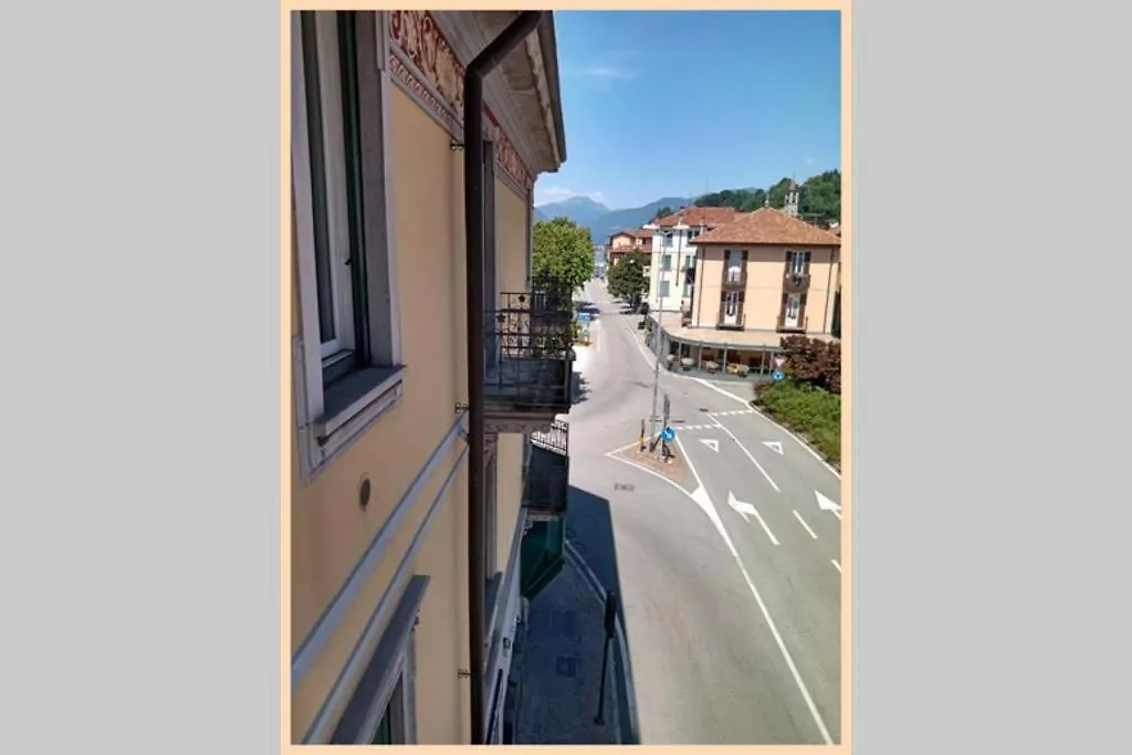 La Finestra Sul Lago, Appartamento In Pieno Centro Laveno