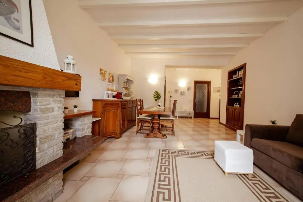 Apartment La Finestra Sul Lago, Appartamento In Pieno Centro Laveno Italy